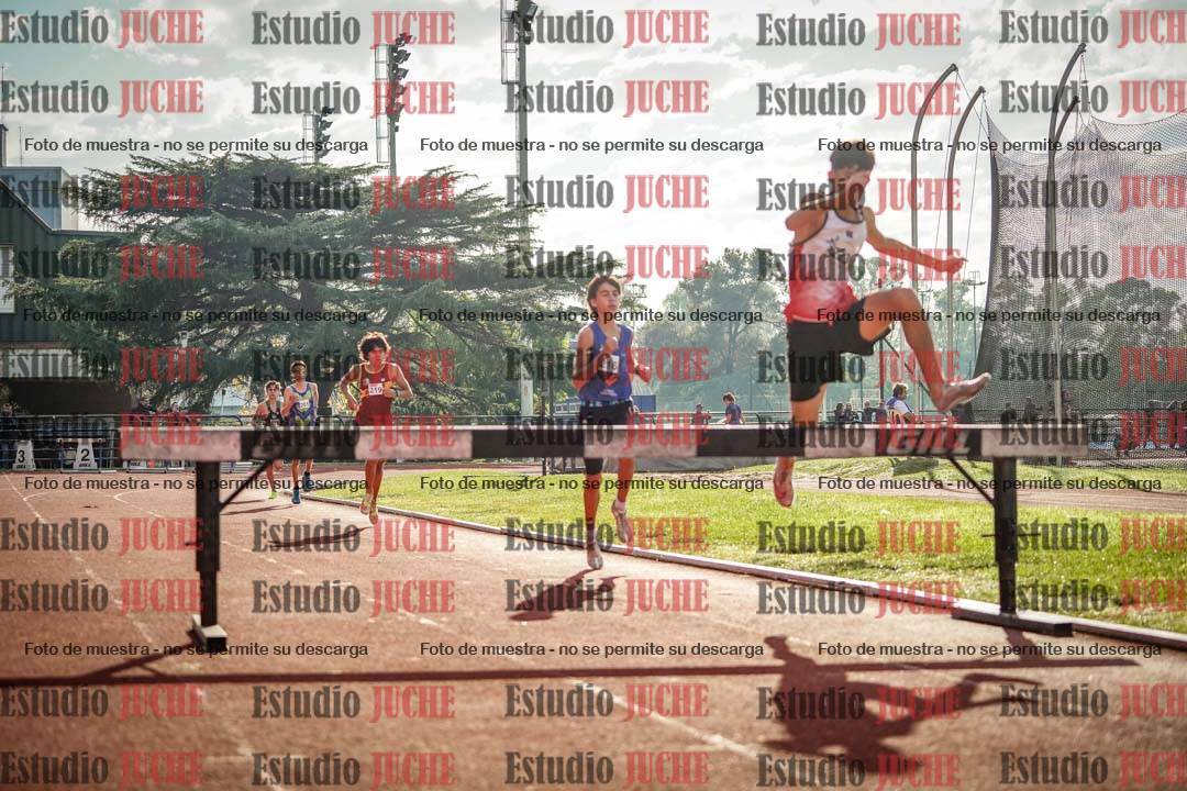 Fotos de los 2000 m con obstáculos de varones
