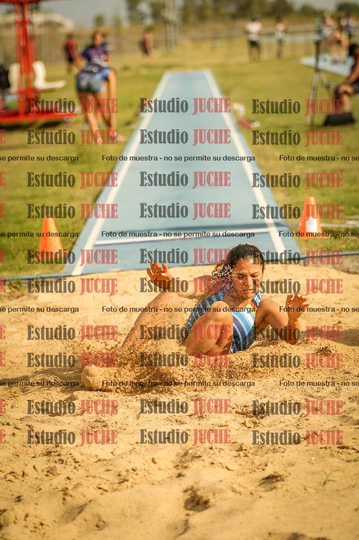 Fotos del salto en largo de mujeres