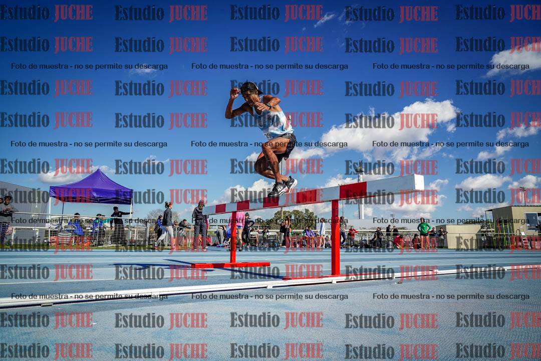 Fotos de los 3000 m con obstáculos de varones