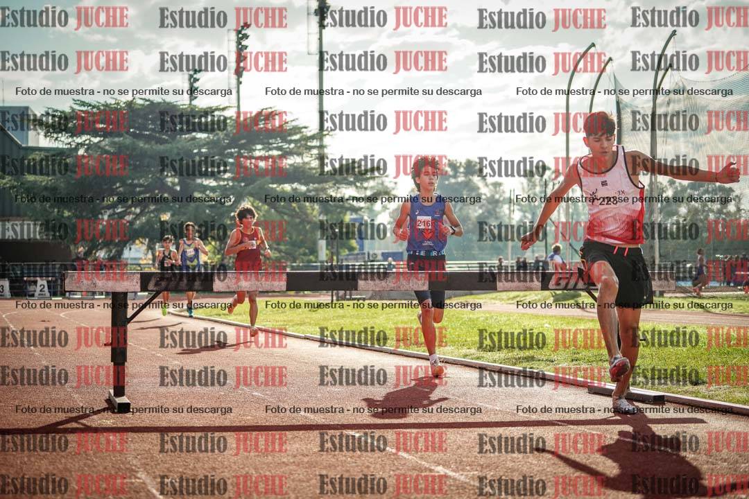 Fotos de los 2000 m con obstáculos de varones