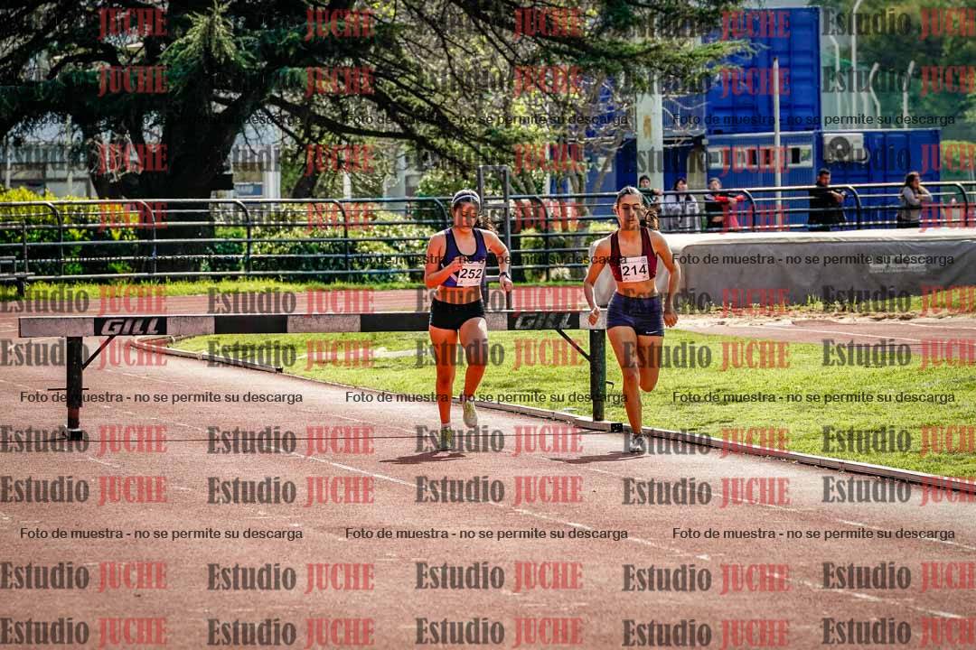 Fotos de los 1500 m con obstáculos de mujeres