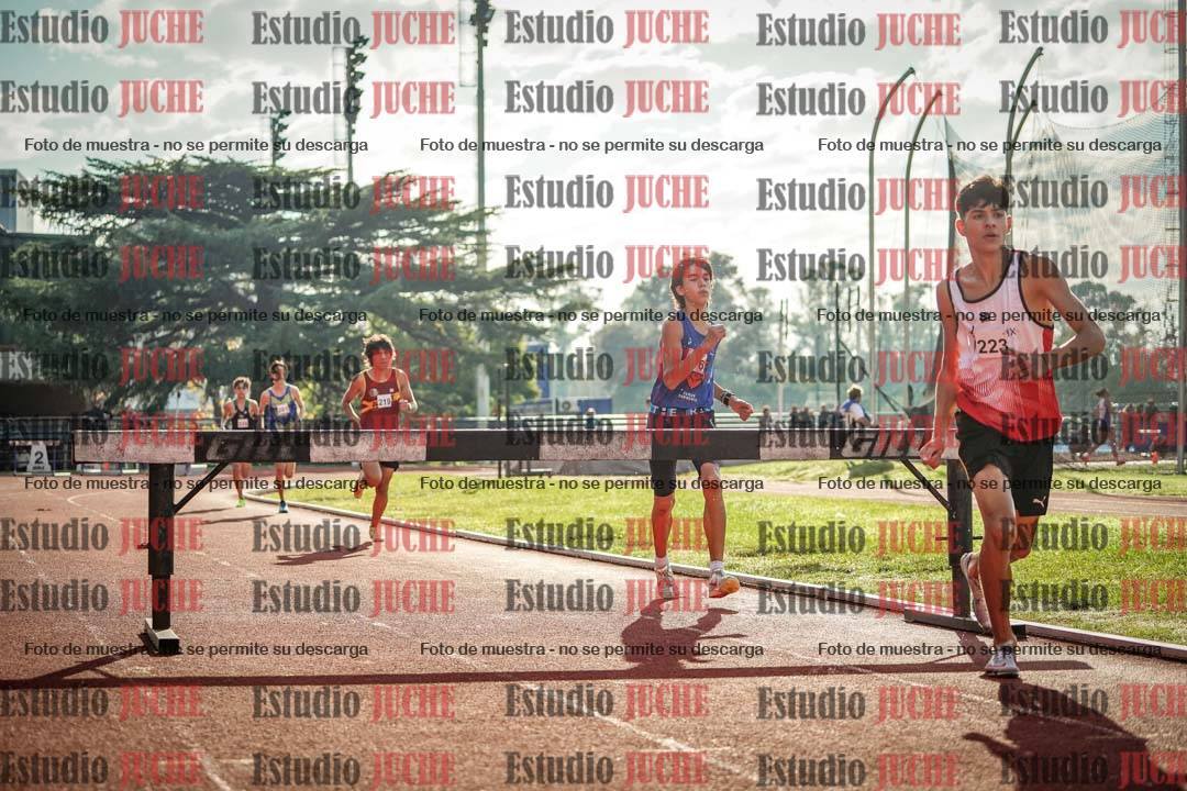 Fotos de los 2000 m con obstáculos de varones