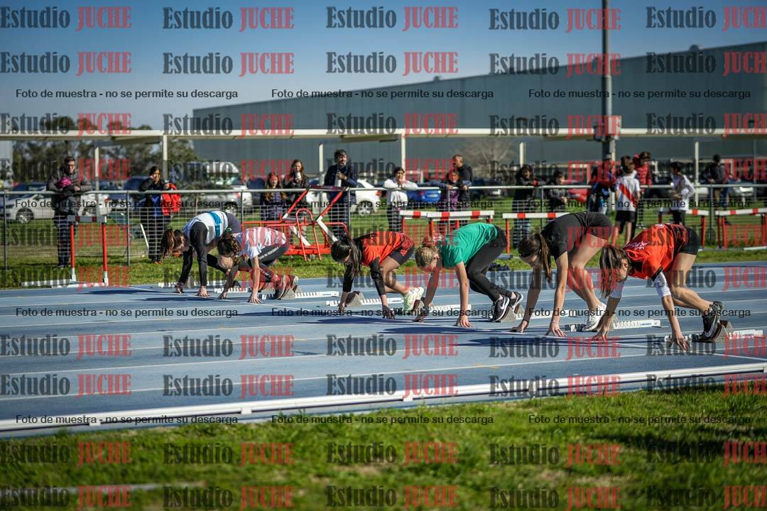 Fotos de los 80 m llanos de mujeres - U14