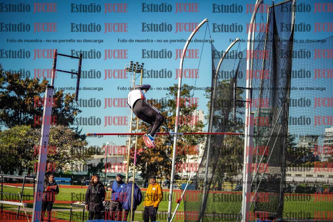 Fotos del salto con garrocha de mujeres y varones