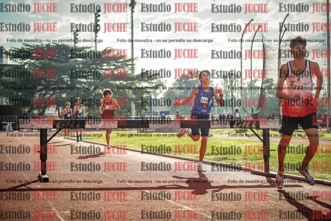 Fotos de los 2000 m con obstáculos de varones