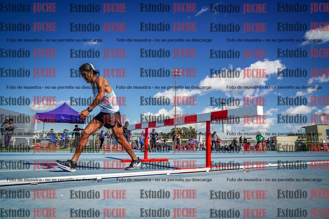 Fotos de los 3000 m con obstáculos de varones