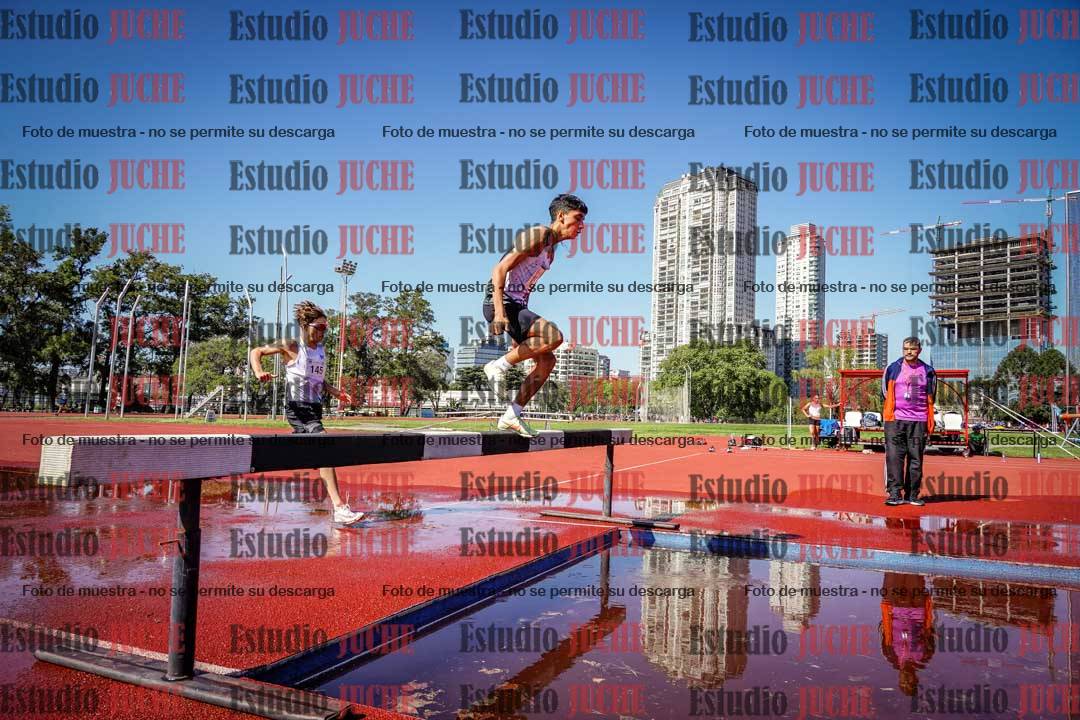 Fotos de los 1500 m con obstáculos de varones