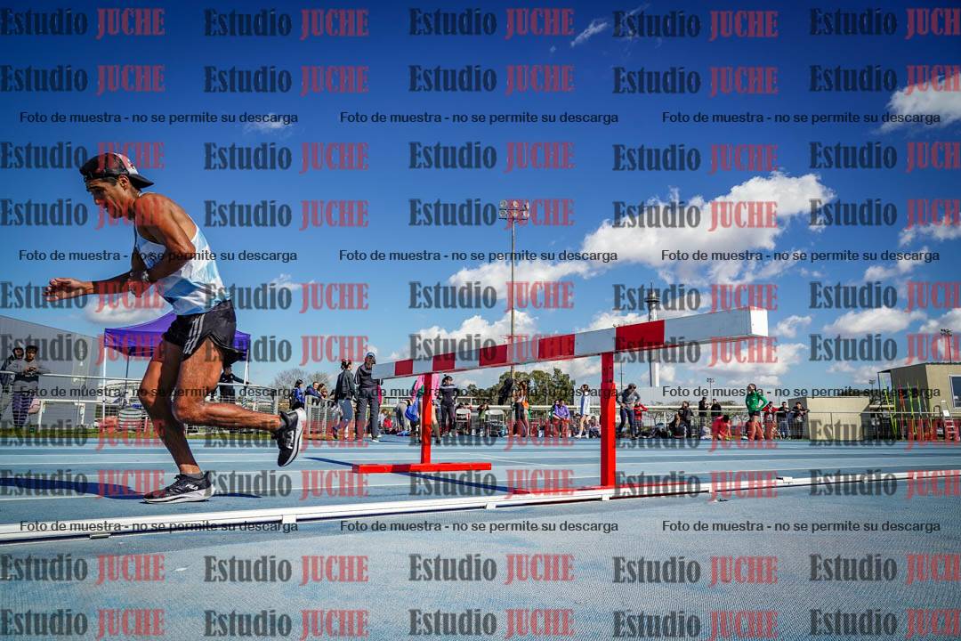 Fotos de los 3000 m con obstáculos de varones