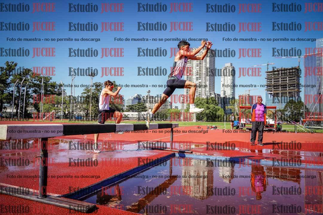 Fotos de los 1500 m con obstáculos de varones