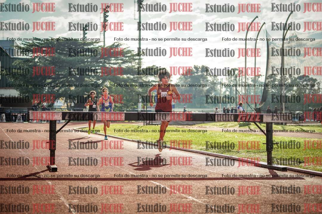 Fotos de los 2000 m con obstáculos de varones