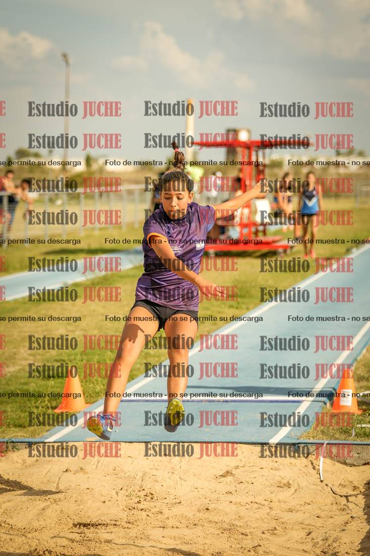 Fotos del salto en largo de mujeres
