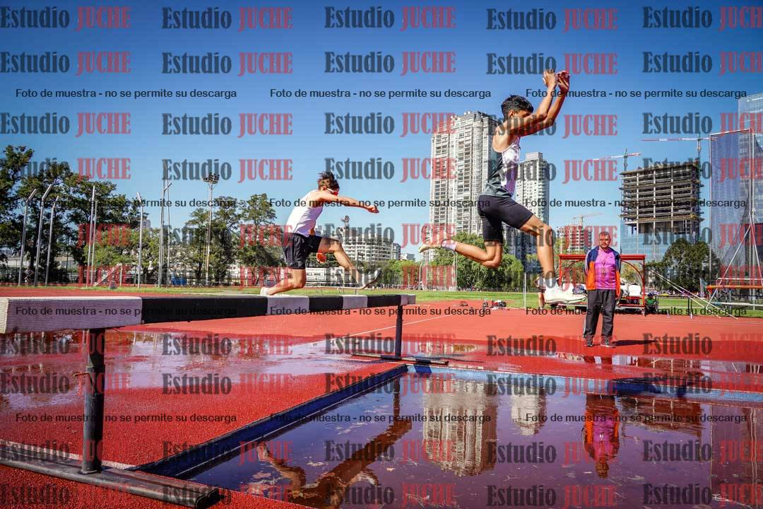 Fotos de los 1500 m con obstáculos de varones