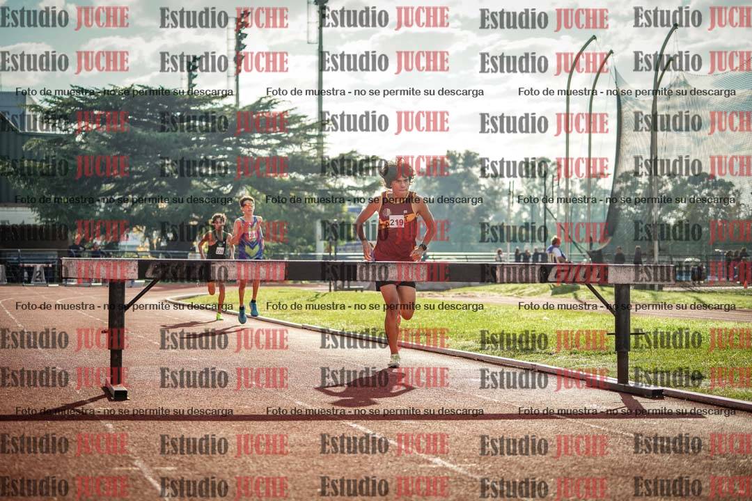 Fotos de los 2000 m con obstáculos de varones