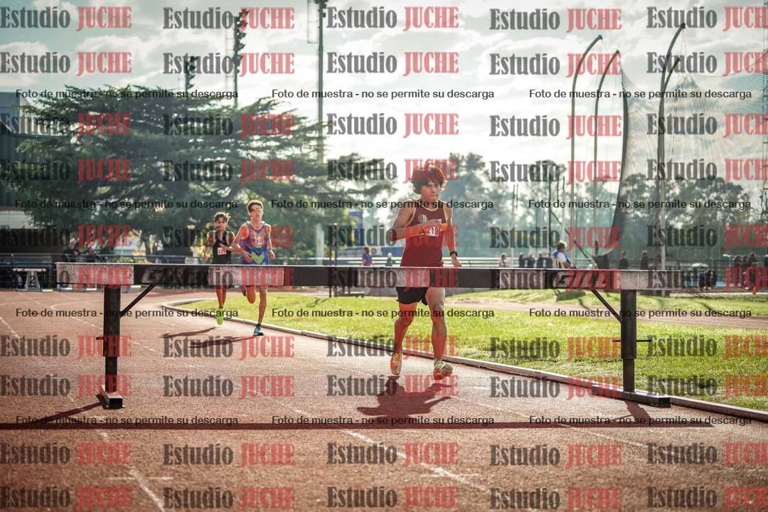 Fotos de los 2000 m con obstáculos de varones