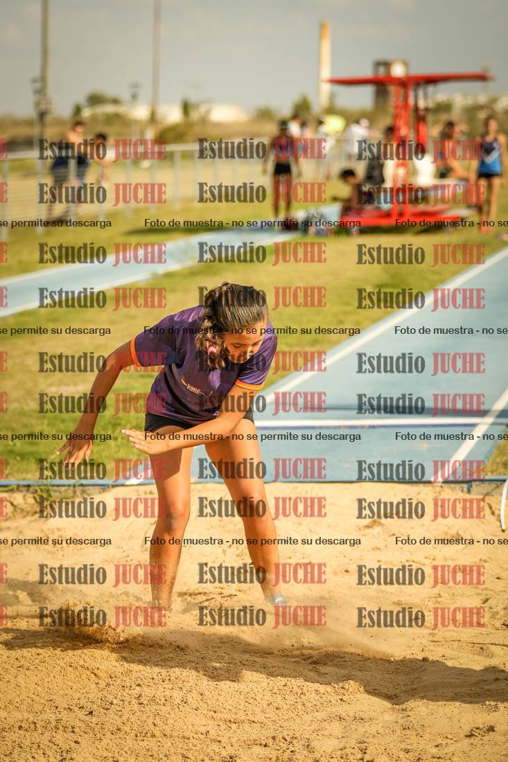 Fotos del salto en largo de mujeres