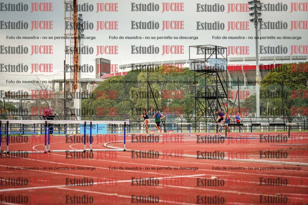 Fotos de los 400 m con vallas de varones