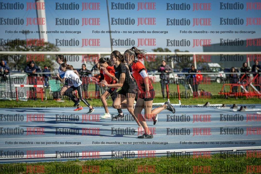 Fotos de los 80 m llanos de mujeres - U14