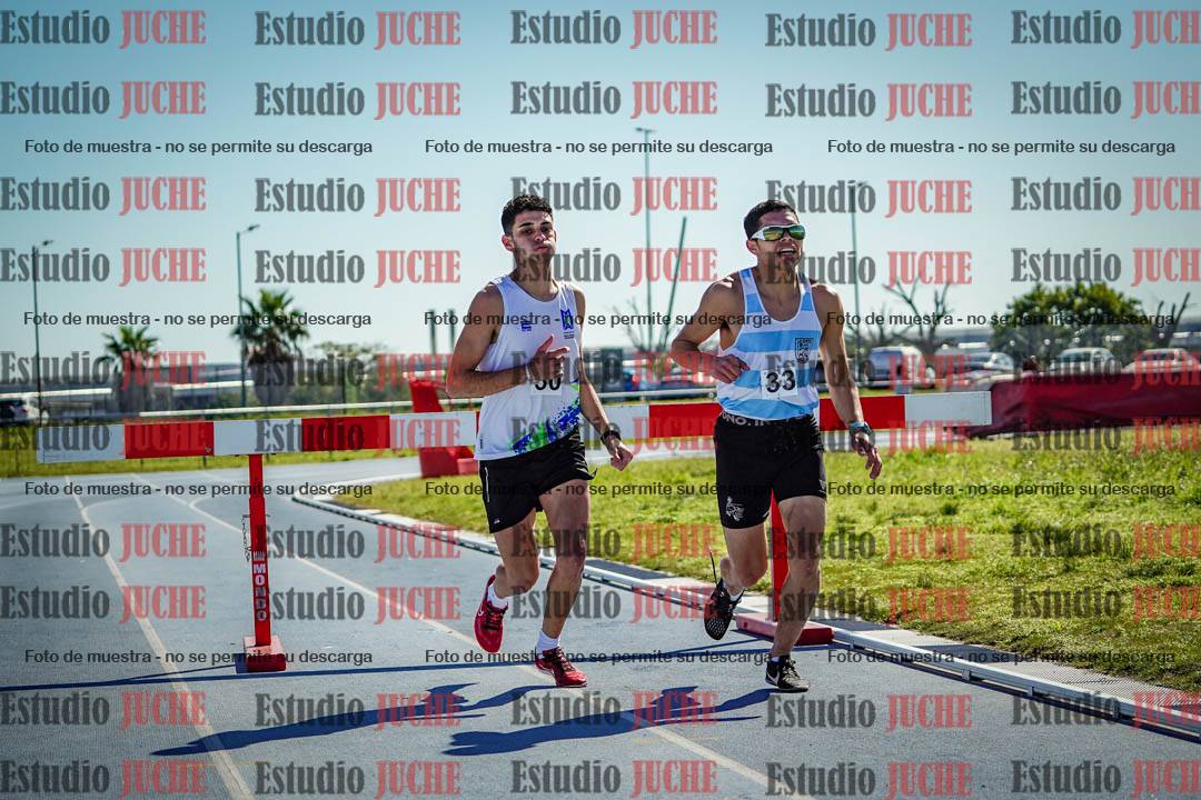 Fotos de los 3000 m con obstáculos de varones