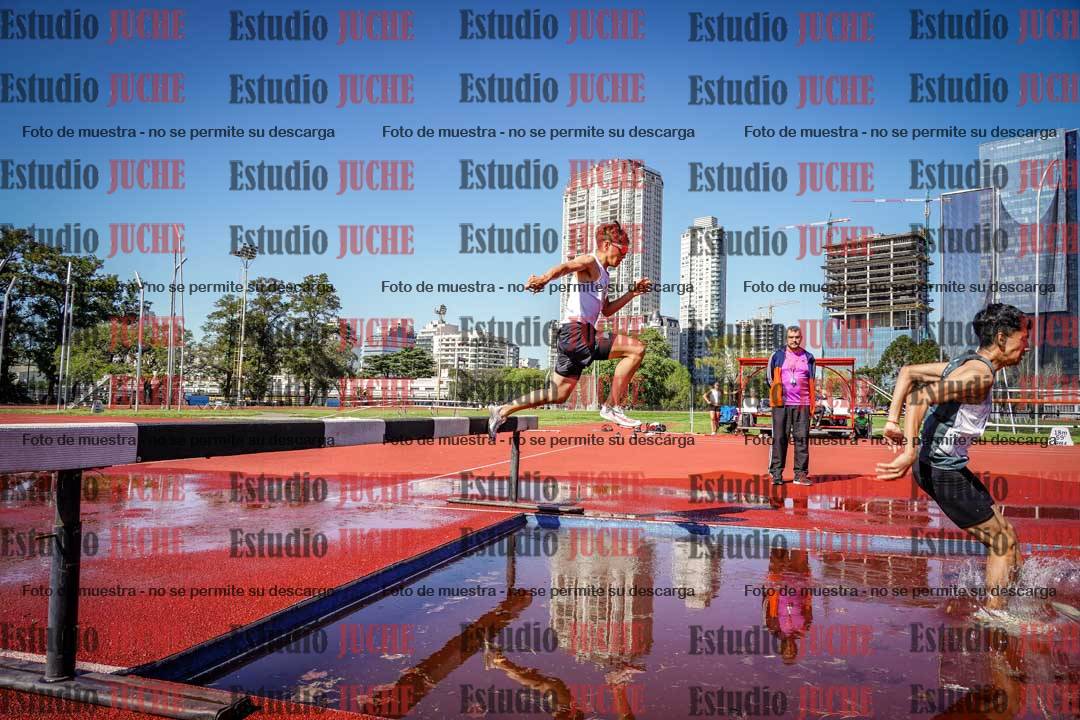 Fotos de los 1500 m con obstáculos de varones