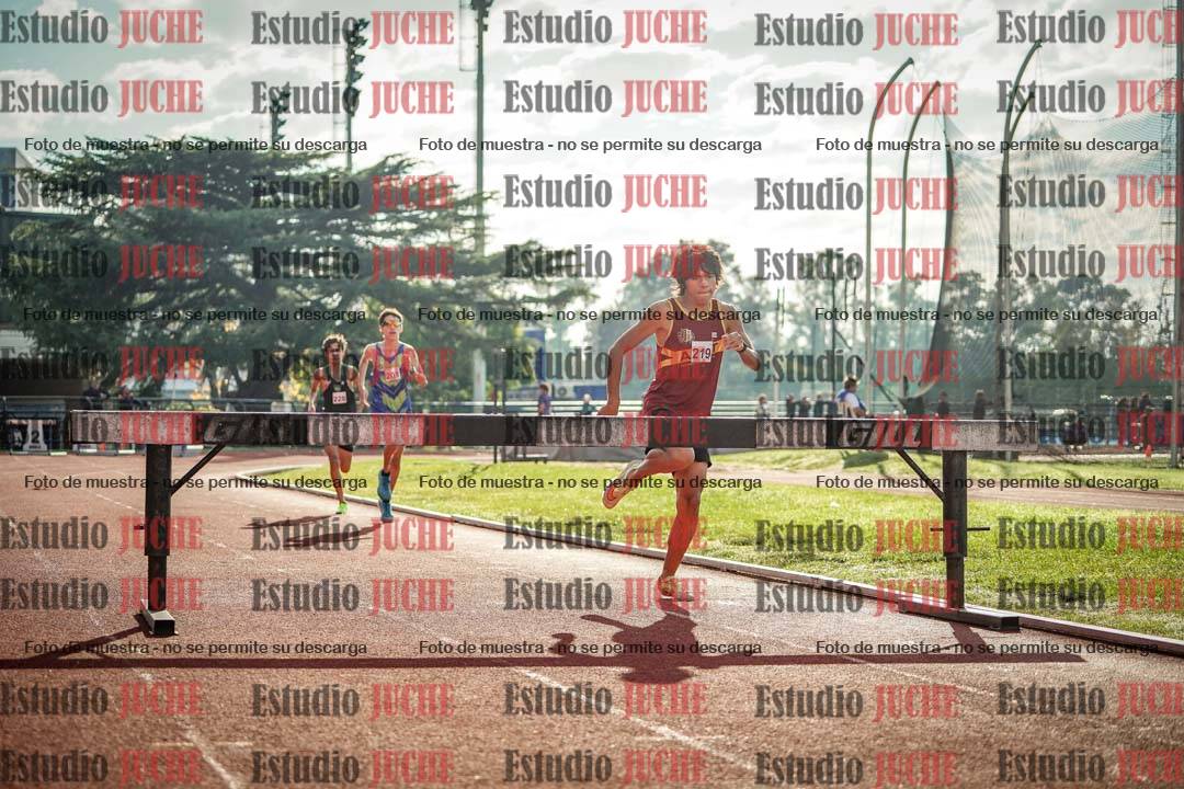 Fotos de los 2000 m con obstáculos de varones