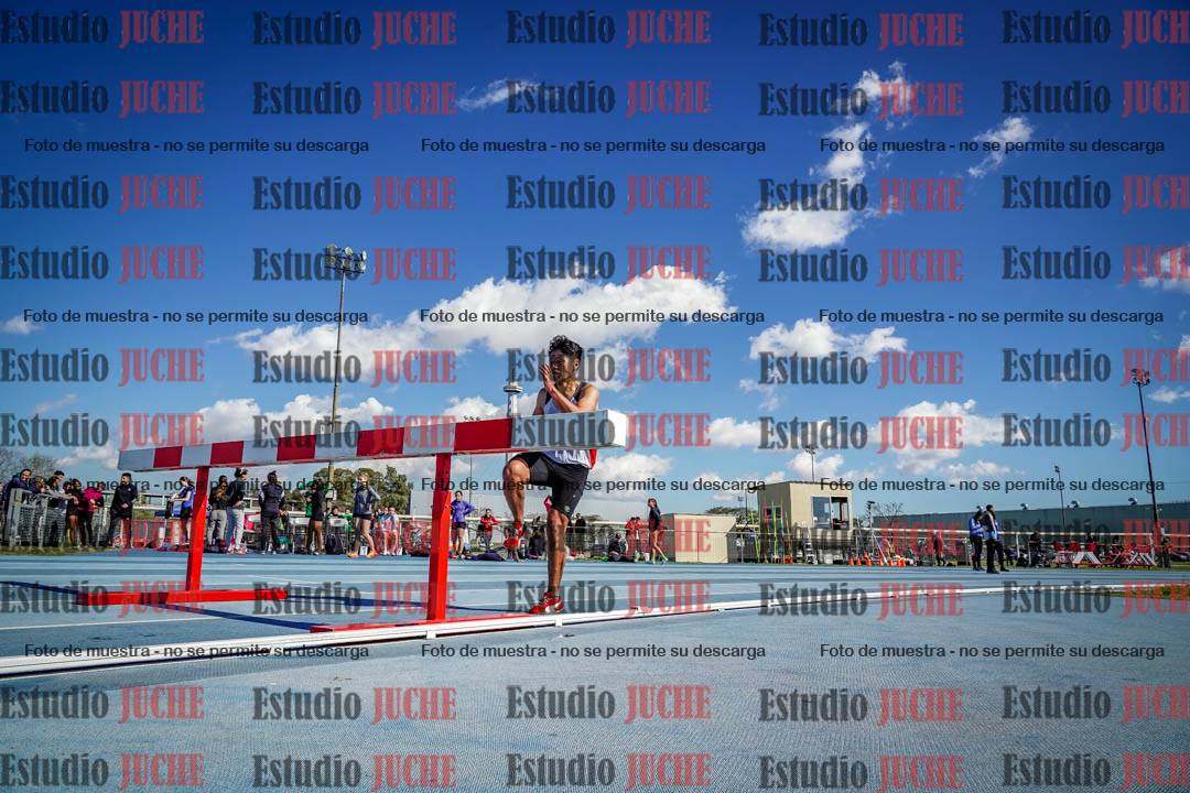 Fotos de los 3000 m con obstáculos de varones