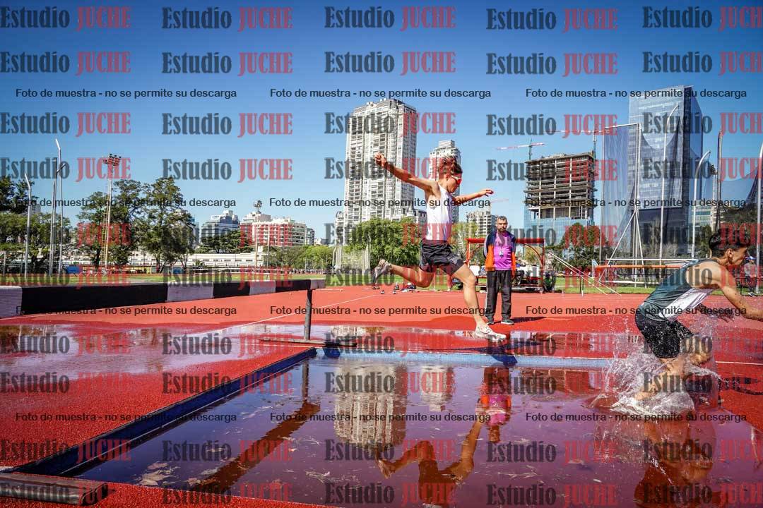Fotos de los 1500 m con obstáculos de varones