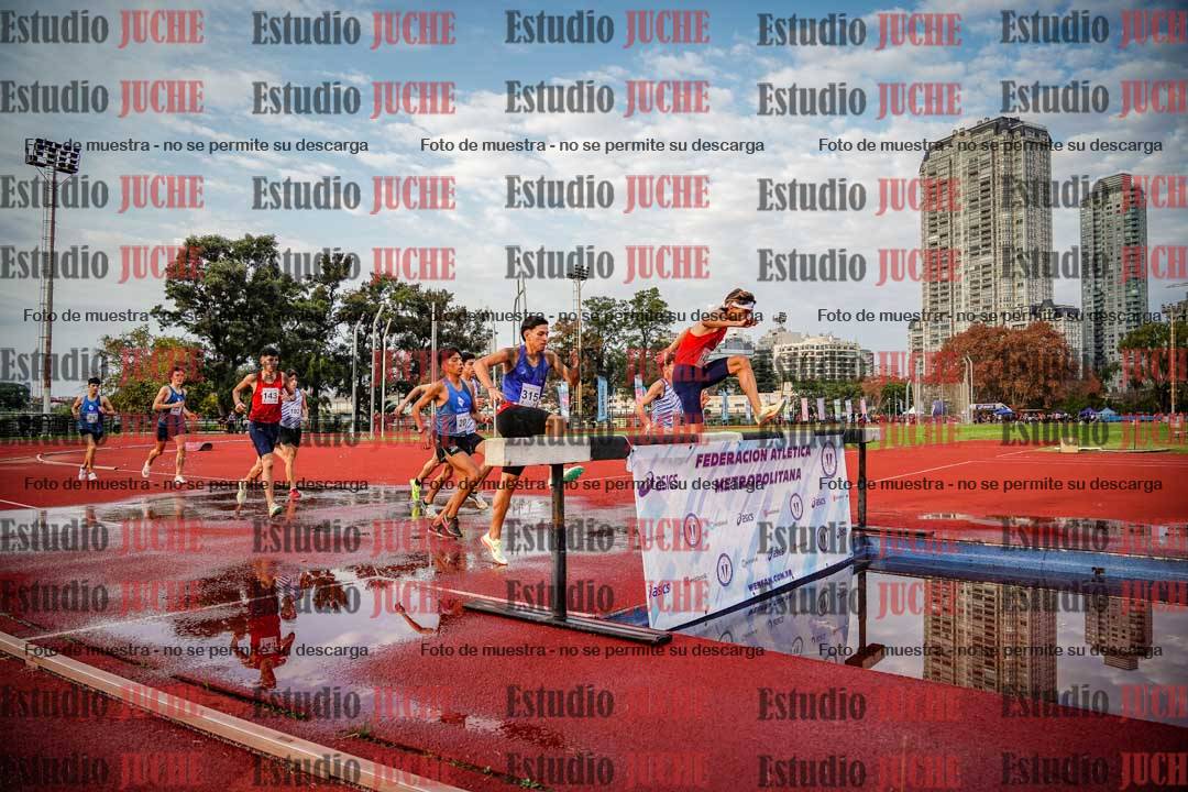 Fotos de los 3000 m con obstáculos de varones
