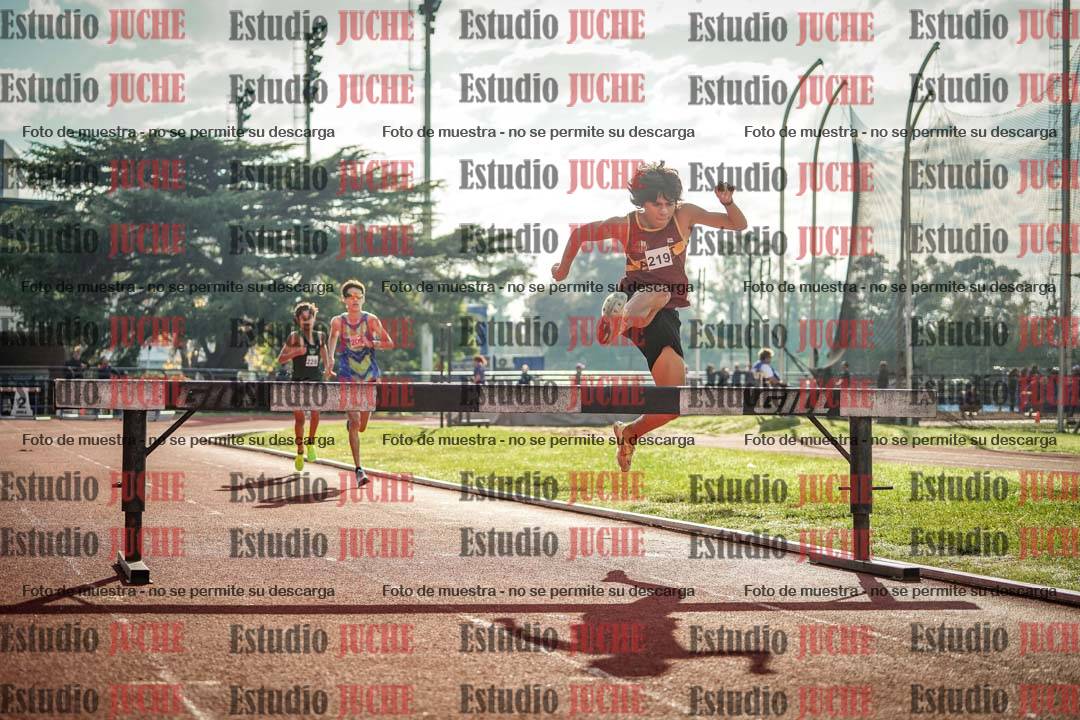 Fotos de los 2000 m con obstáculos de varones