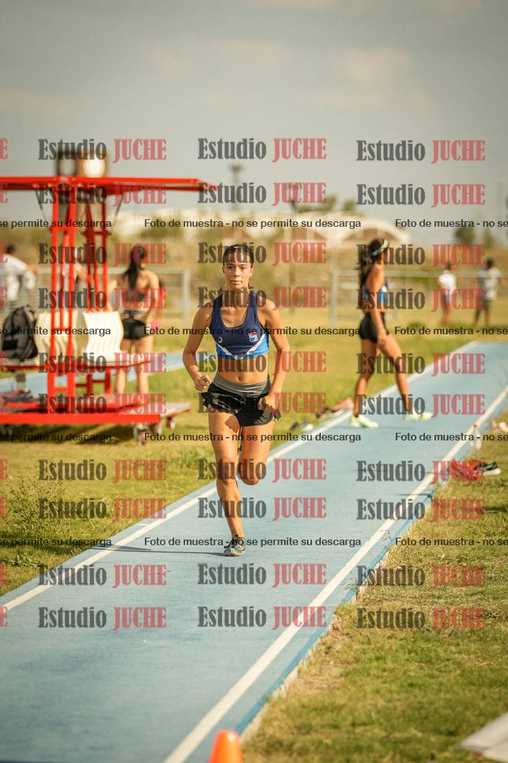 Fotos del salto en largo de mujeres