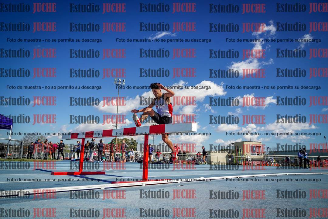 Fotos de los 3000 m con obstáculos de varones