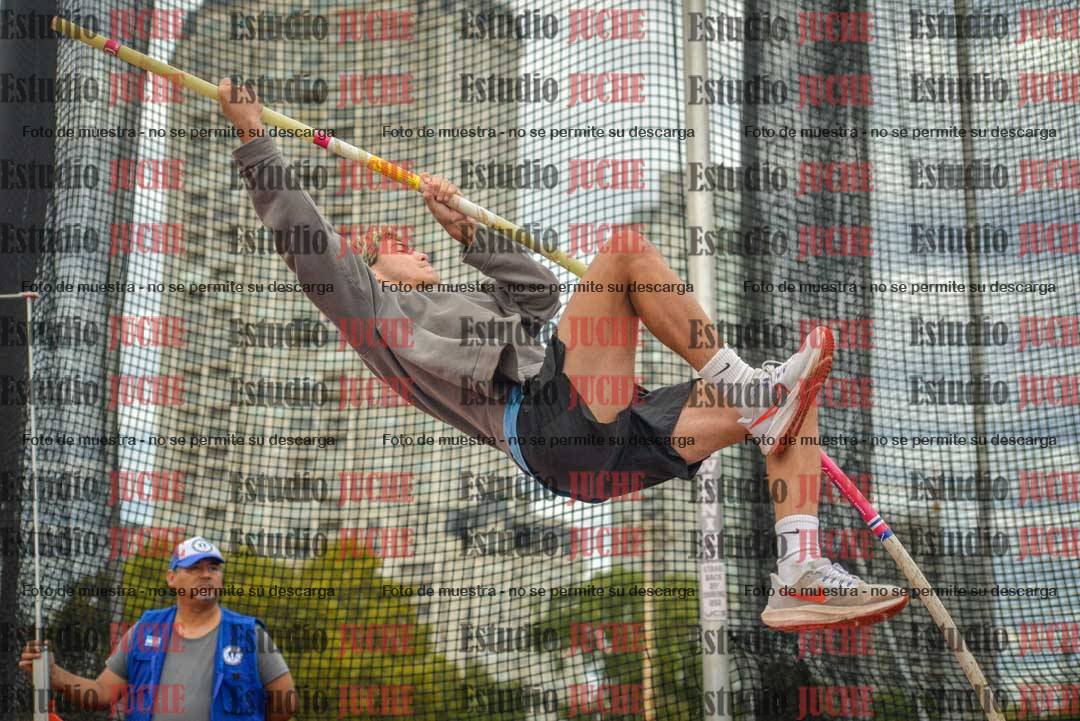 Fotos del salto con garrocha de mujeres y varones