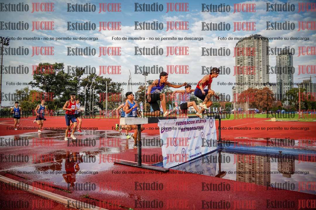 Fotos de los 3000 m con obstáculos de varones