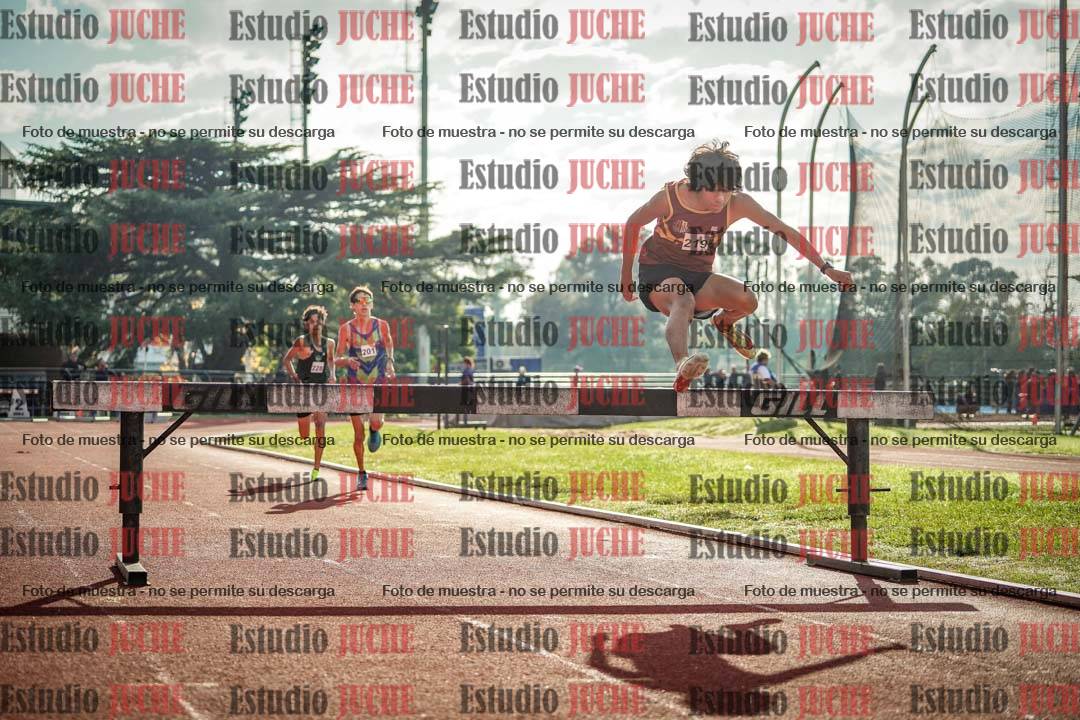 Fotos de los 2000 m con obstáculos de varones