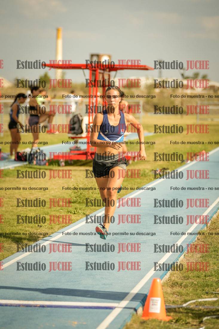 Fotos del salto en largo de mujeres
