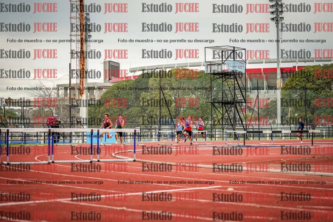 Fotos de los 400 m con vallas de varones