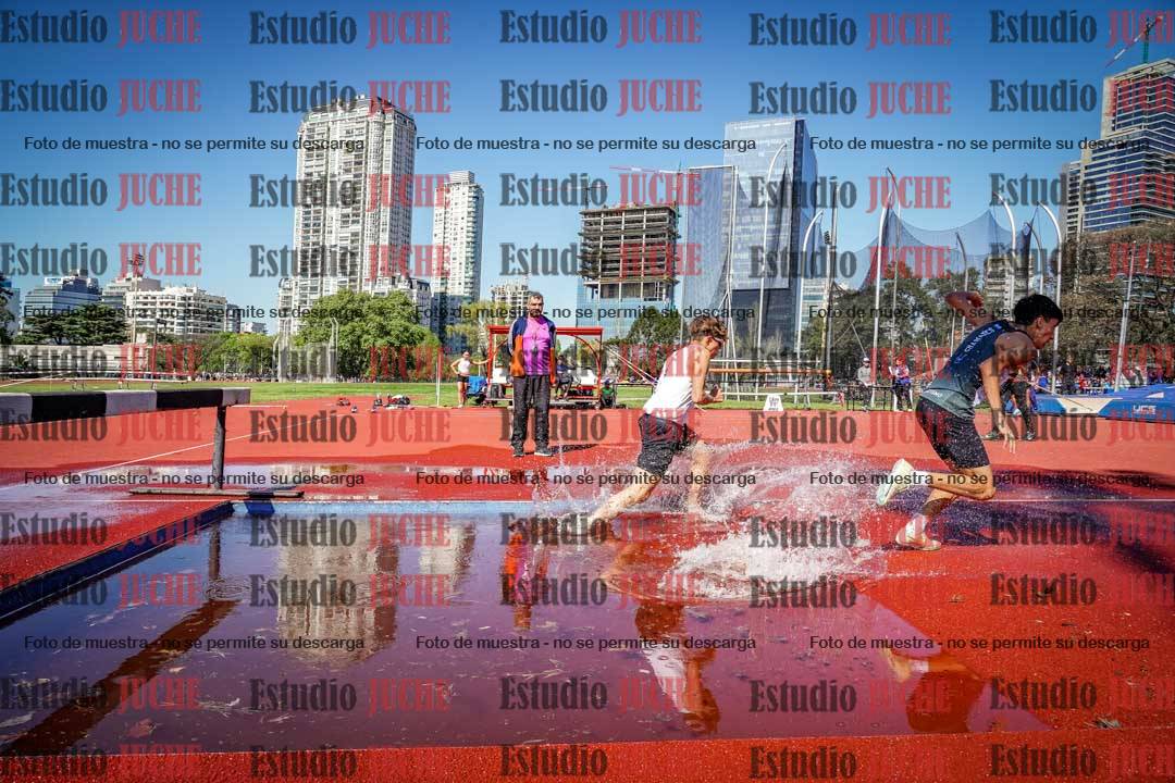 Fotos de los 1500 m con obstáculos de varones