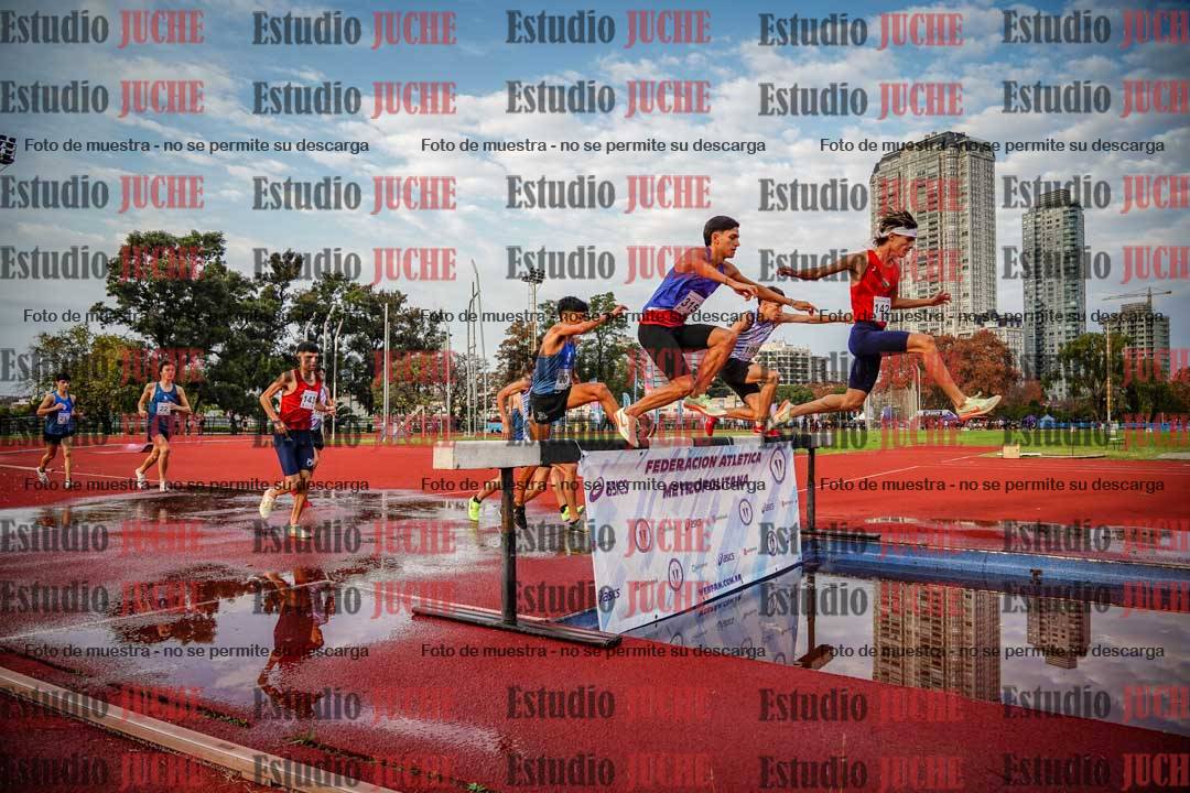 Fotos de los 3000 m con obstáculos de varones