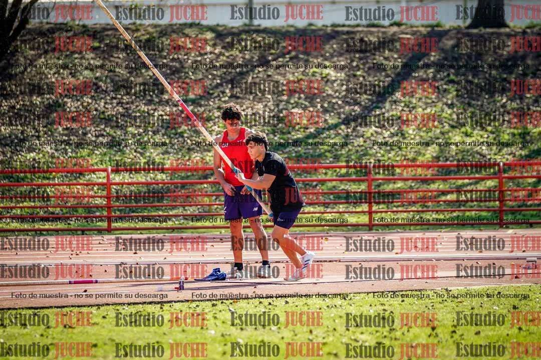Fotos del salto con garrocha de varones - FINAL