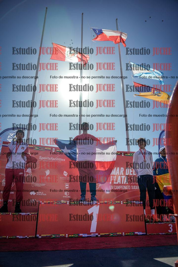 Fotos de algunos extras y podios del día 2