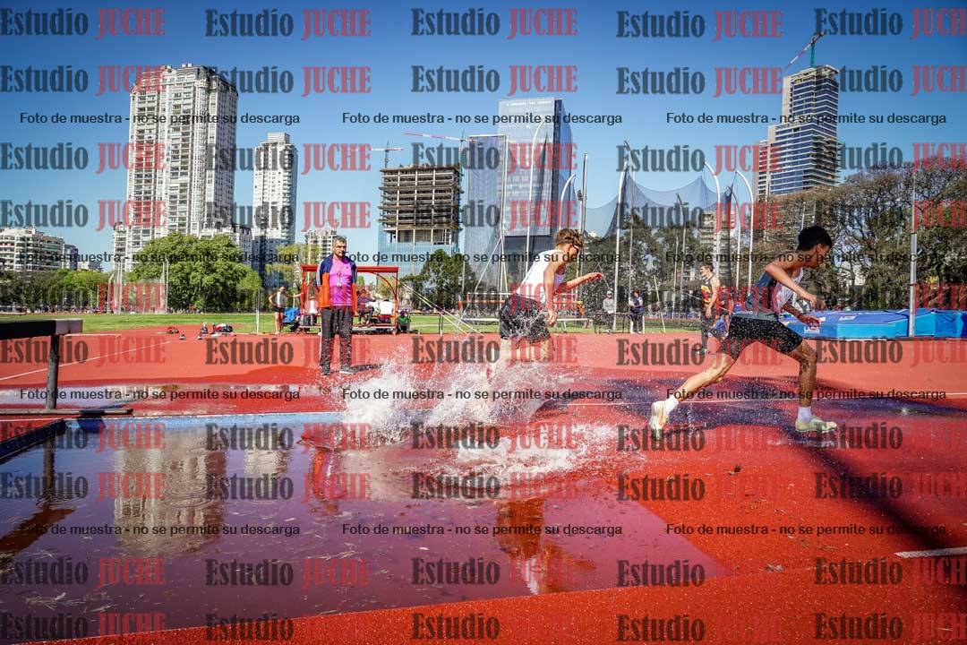 Fotos de los 1500 m con obstáculos de varones
