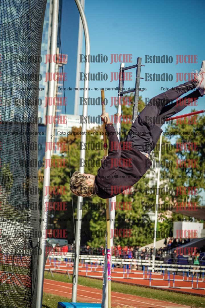 Fotos del salto con garrocha de mujeres y varones