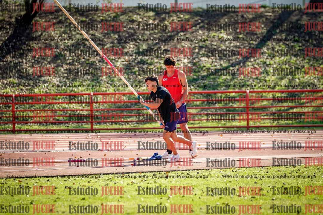 Fotos del salto con garrocha de varones - FINAL