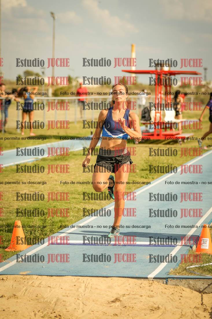 Fotos del salto en largo de mujeres