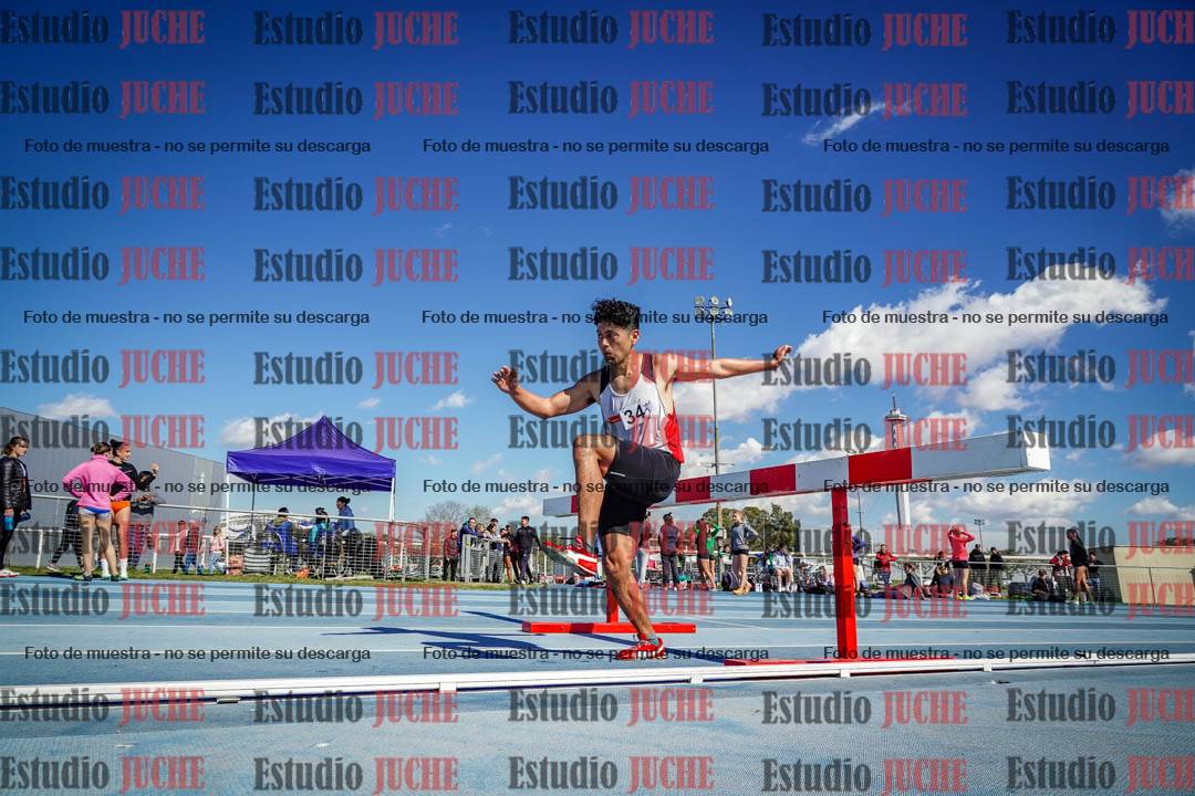 Fotos de los 3000 m con obstáculos de varones