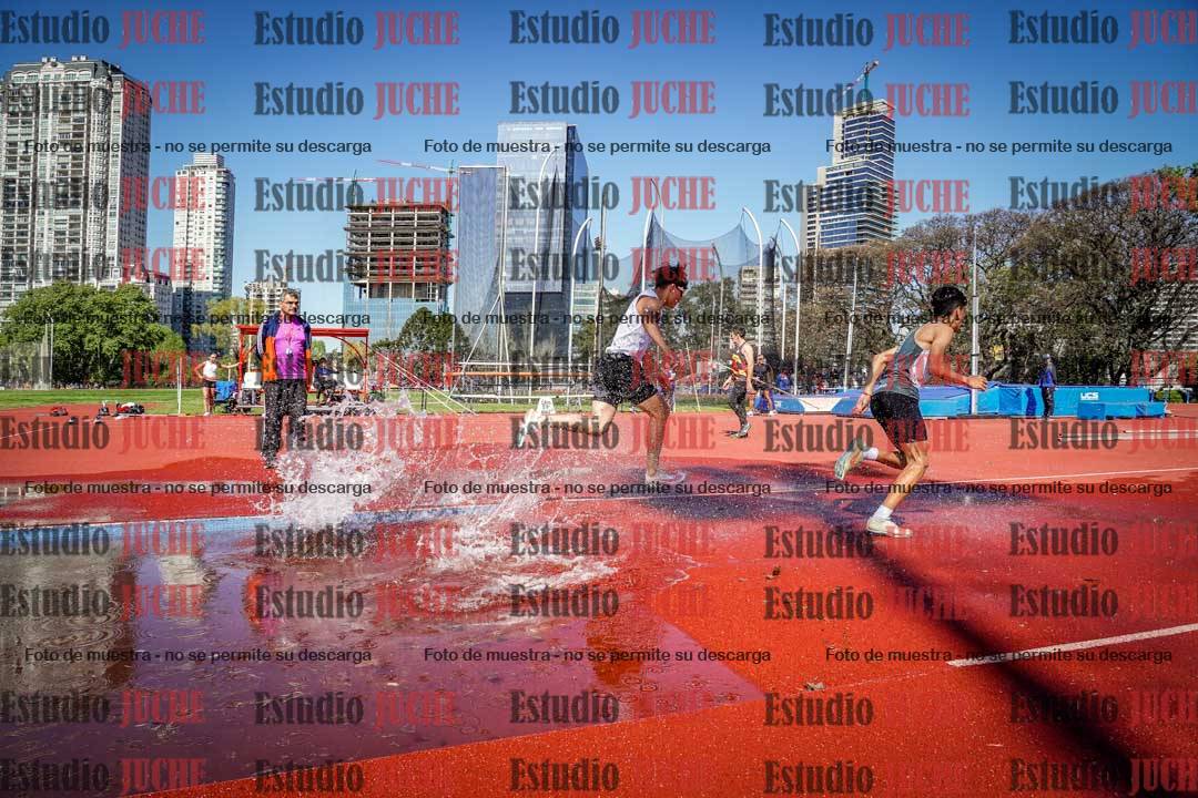 Fotos de los 1500 m con obstáculos de varones