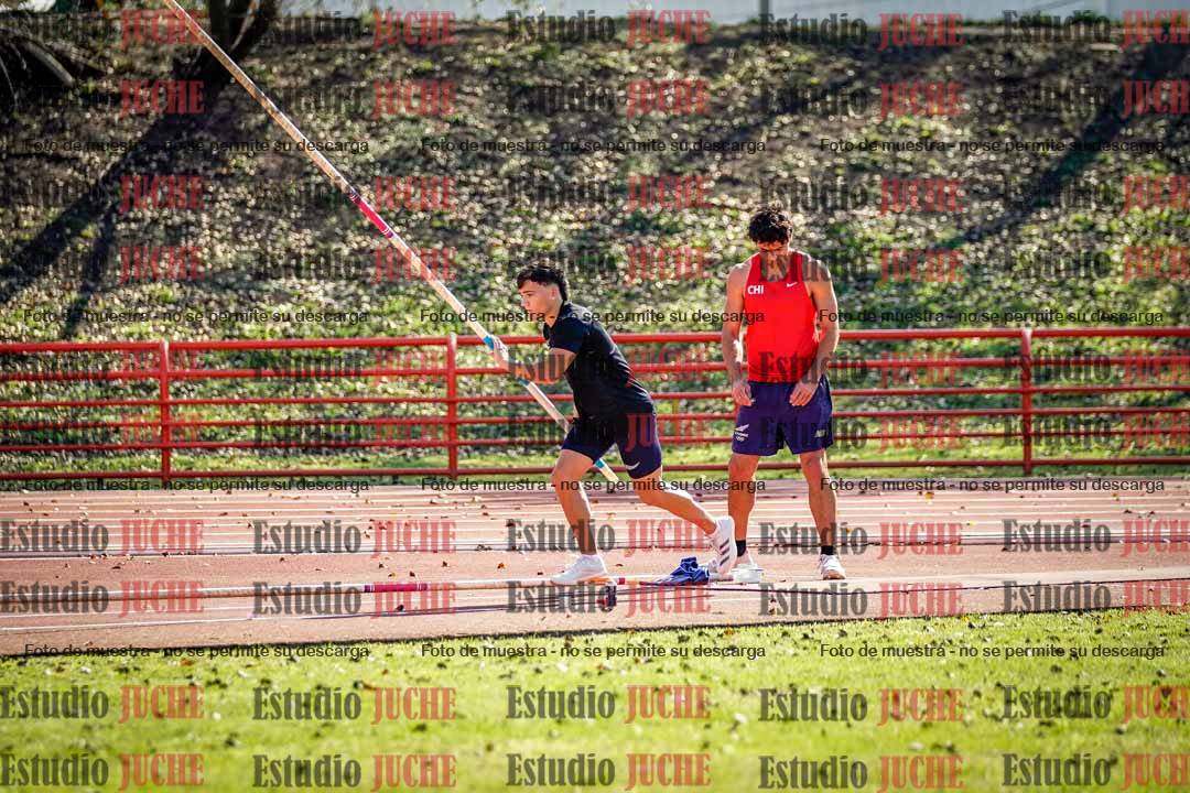 Fotos del salto con garrocha de varones - FINAL