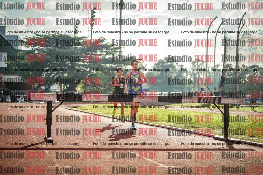 Fotos de los 2000 m con obstáculos de varones