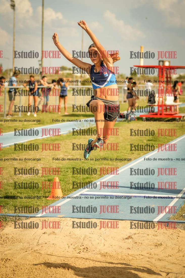 Fotos del salto en largo de mujeres