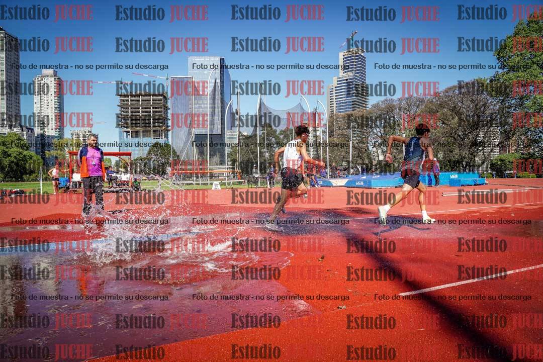 Fotos de los 1500 m con obstáculos de varones