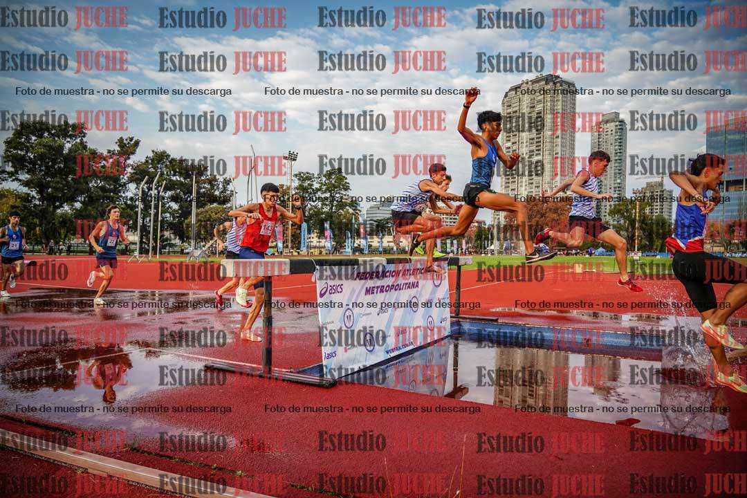 Fotos de los 3000 m con obstáculos de varones